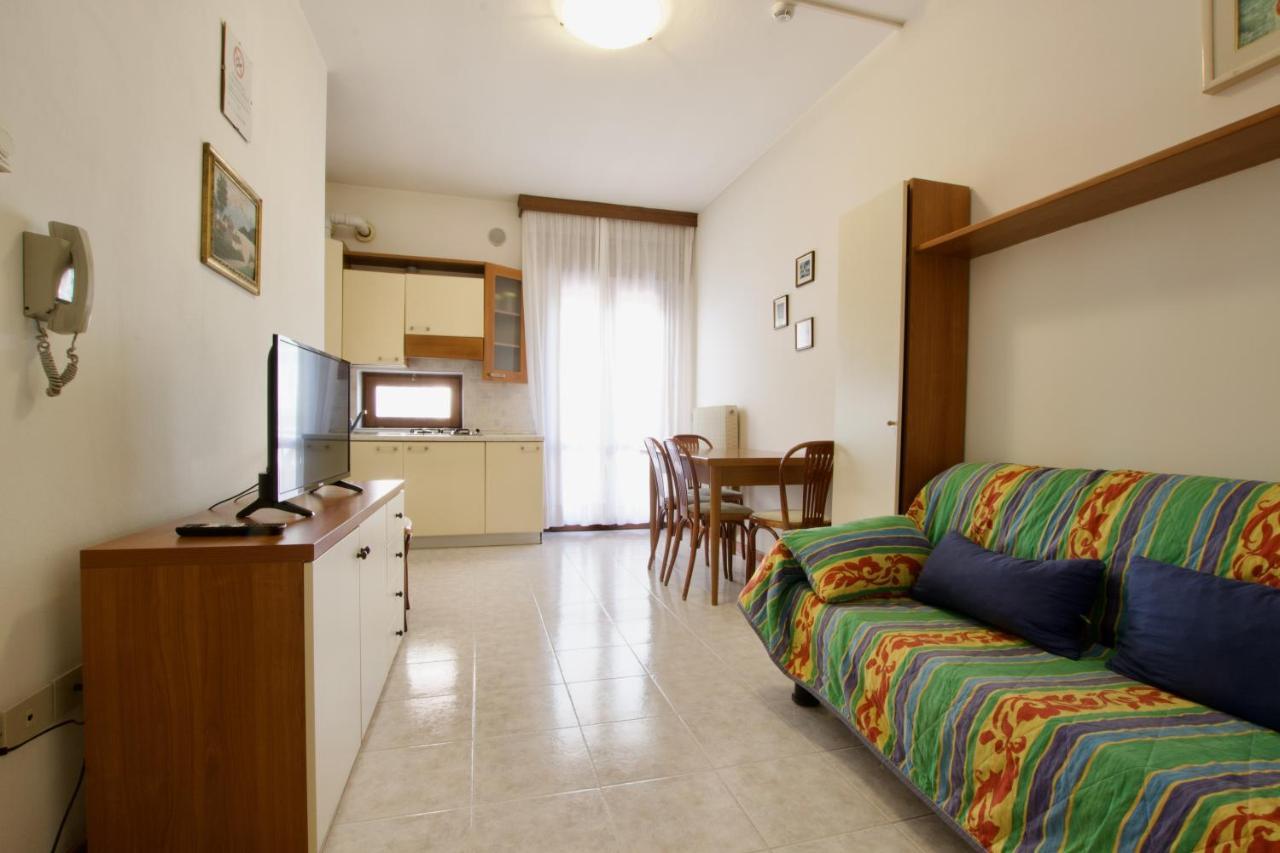One-Bedroom Apartment,1387066277:JPEG